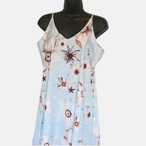Dresses & Skirts - Boho V-Neck Tank Floral Spring String Strap Flowy Dress Size Medium NWT
